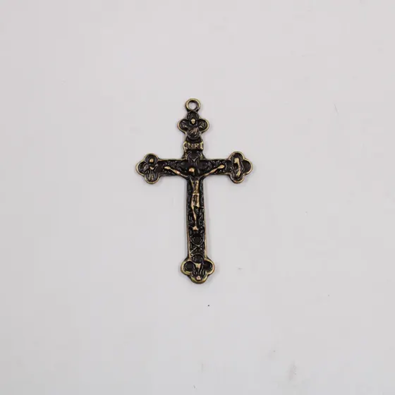 Pingente Cruz Trabalhada 52X33Mm Em Zamac Com 12 Pecas - Ouro Velho