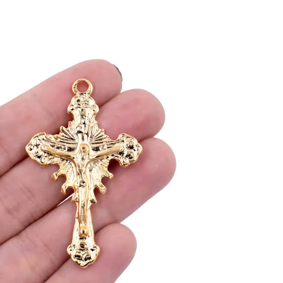 Pingente Cataforetico Crucifixo Trabalhado 50X28Mm Em Zamac Com 07 Pecas - Dourado