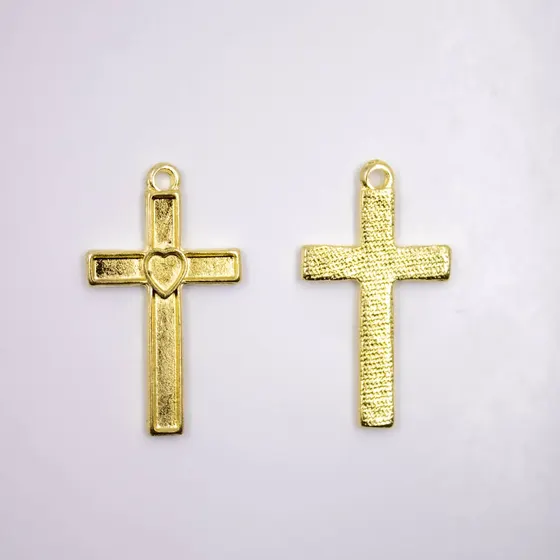 Pingente Cruz Com Coracao 38X22Mm Em Zamac Com 18 Pecas - Dourado
