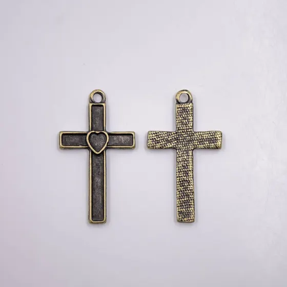 Pingente Cruz Com Coracao 38X22Mm Em Zamac Com 18 Pecas - Ouro Velho