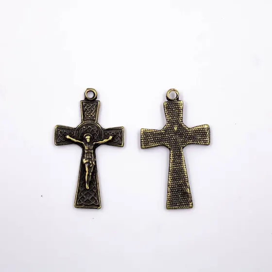 Pingente Crucifixo Trabalhado 40X24Mm Em Zamac Com 12 Pecas - Ouro Velho