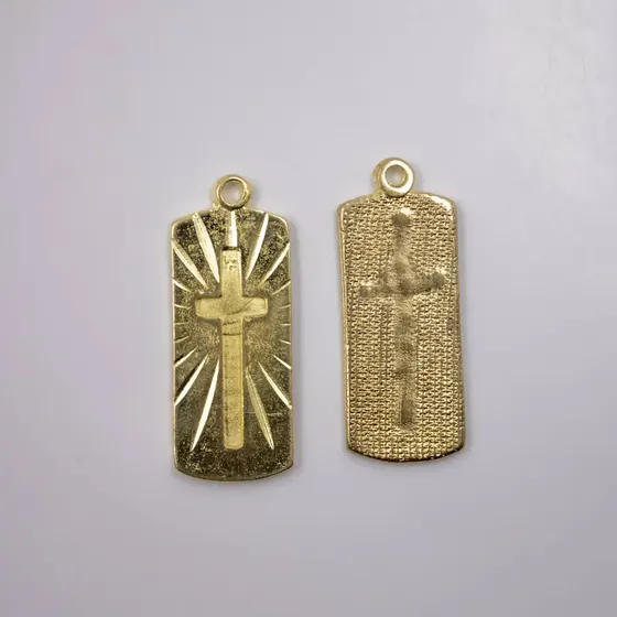 Pingente Placa Trabalhada Com Cruz 35X13Mm Em Zamac Com 12 Pecas - Dourado