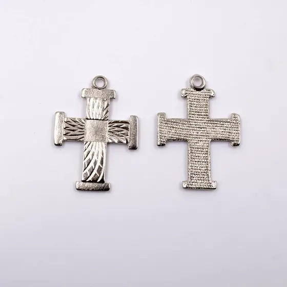 Pingente Cruz Trabalhada 31X22Mm Em Zamac Com 18 Pecas - Niquel