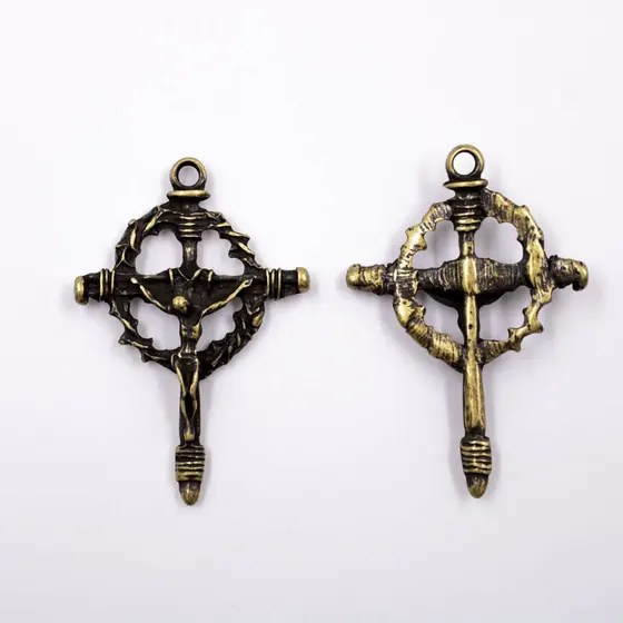Pingente Crucifixo Com Coroa De Espinhos 53X36Mm Em Zamac Com 06 Pecas - Ouro Velho
