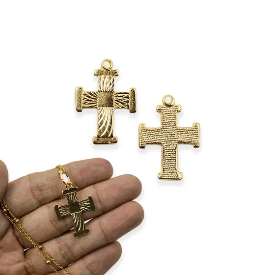 Pingente Cataforetico Cruz Refletiva 30X22Mm Em Zamac Com 12 Pecas - Dourado