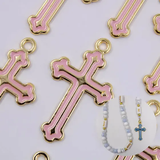 Pingente Cataforetico Resinado Cruz 37X23Mm Em Zamac Com 10 Pecas - Rosa Claro