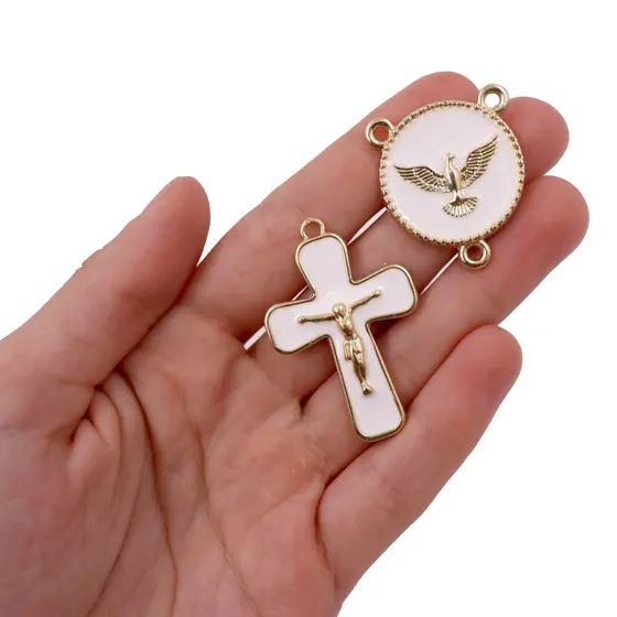 Kit Crucifixo E Entremeio (Espirito Santo) Para Terco Em Zamac Com 05 Pares