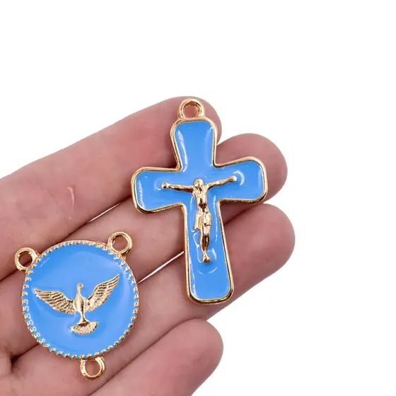 Kit Crucifixo E Entremeio (Espirito Santo) Para Terco Em Zamac Com 05 Pares - Azul Bebe