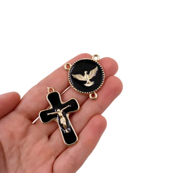Kit Crucifixo E Entremeio (Espirito Santo) Para Terco Em Zamac Com 05 Pares