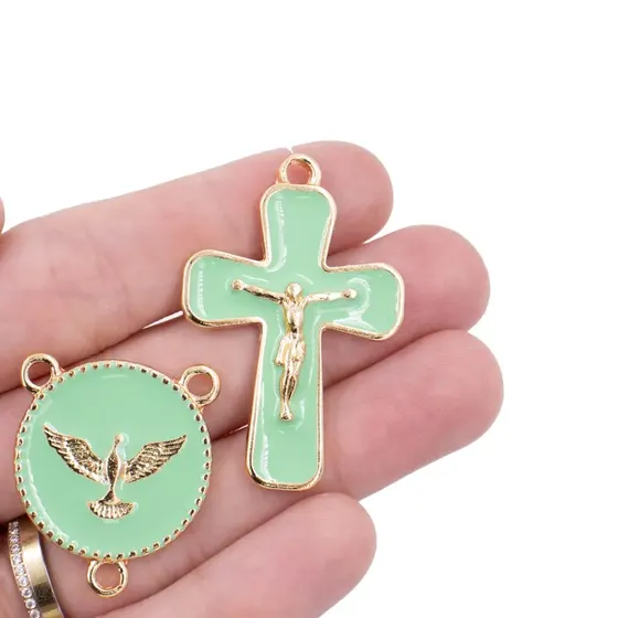 Kit Crucifixo E Entremeio (Espirito Santo) Para Terco Em Zamac Com 05 Pares - Verde Bebe