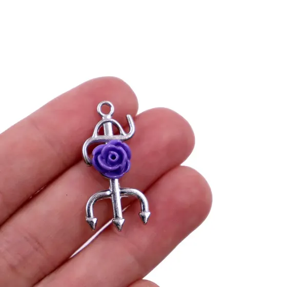 Pingente Tridente Com Flor 30Mm Em Zamak Com 07 Pecas