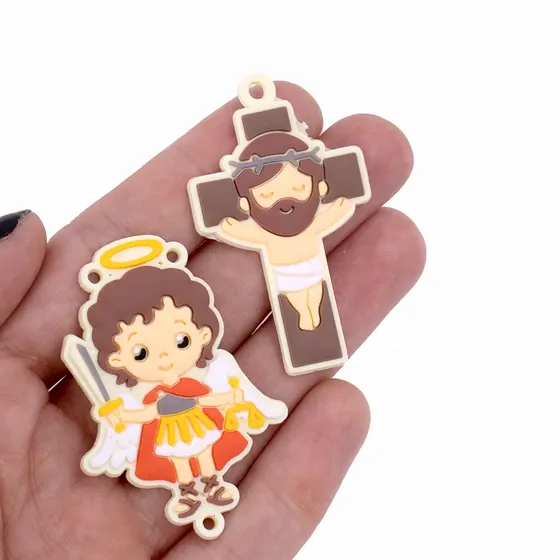Kit Aplique Para Terco Sao Miguel Arcanjo E Cruz 50Mm Emborrachado Com 50 Pecas - Amarelo Bebe
