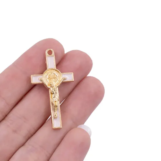 Pingente Crucifixo Sao Bento 20X37Mm Em Zamac Com Resina 30 Pecas