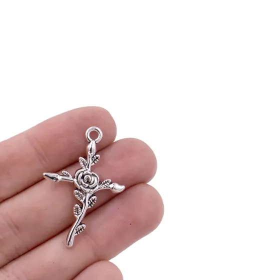 Pingente Cruz Com Rosa 34X23Mm Em Zamac Com 10 Pecas