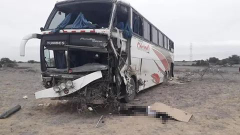 Choque de bus y camión deja tres muertos en vía a Bayóvar