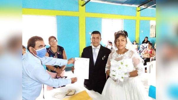 Pareja realiza su matrimonio sin tomar medidas para prevenir contagios