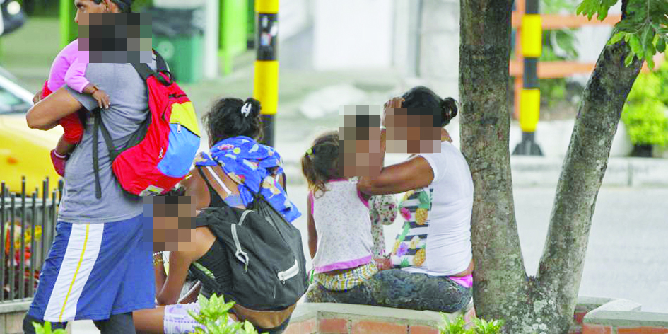 Extranjeros alquilan y dopan a niños para pedir “apoyo”