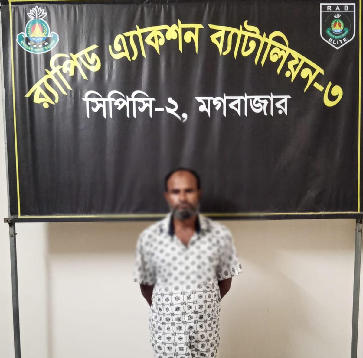 জুয়া খেলায় বাধা দেওয়ায় কলেজ শিক্ষককে কুপিয়ে হত্যাচেষ্টা, প্রধান আসামি ঢাকায় গ্রেপ্তারঃ