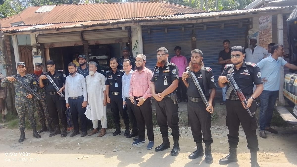 লালমনিরহাটে যৌথ ভ্রাম্যমাণ আদালতে তিন প্রতিষ্ঠানকে ২০ হাজার টাকা জরিমানাঃ