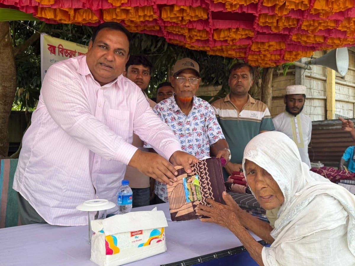 কালীগঞ্জে ৫০০ অসহায় মানুষের মাঝে বস্ত্র বিতরণ