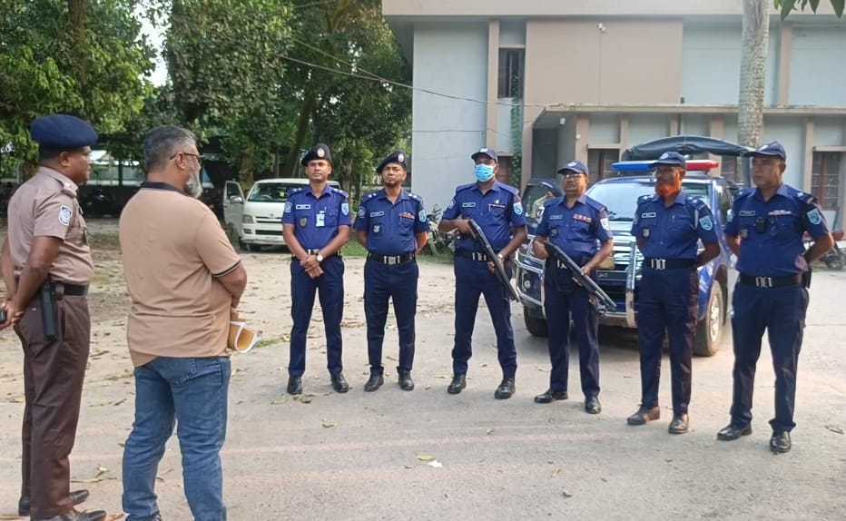 দুর্গাপূজায় কঠোর নিরাপত্তা ব্যবস্থা, বডি অন ক্যামেরাসহ মাঠে পুলিশঃ