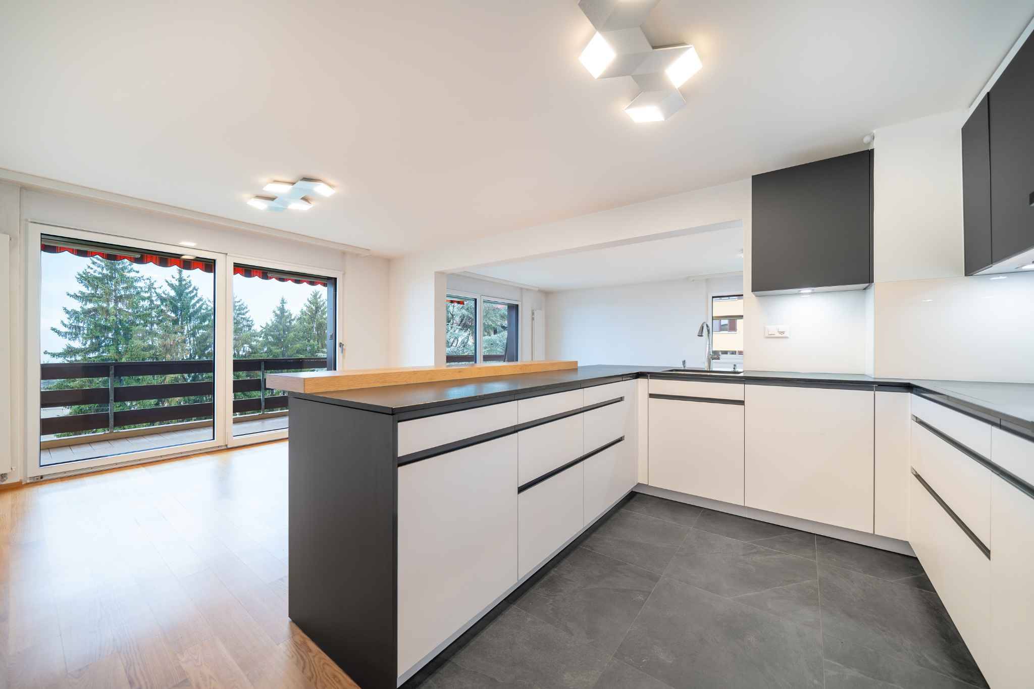Superbe 5.5 pièces 133 m2 magnifiquement rénové avec grand balcon