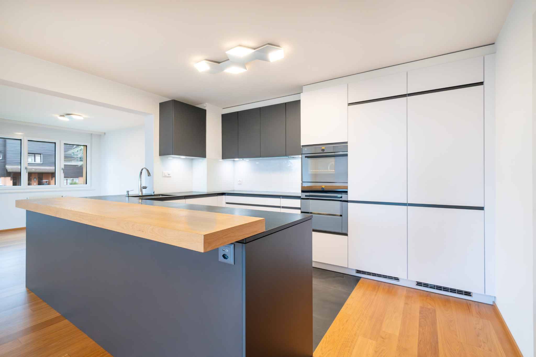 Superbe 5.5 pièces 133 m2 magnifiquement rénové avec grand balcon