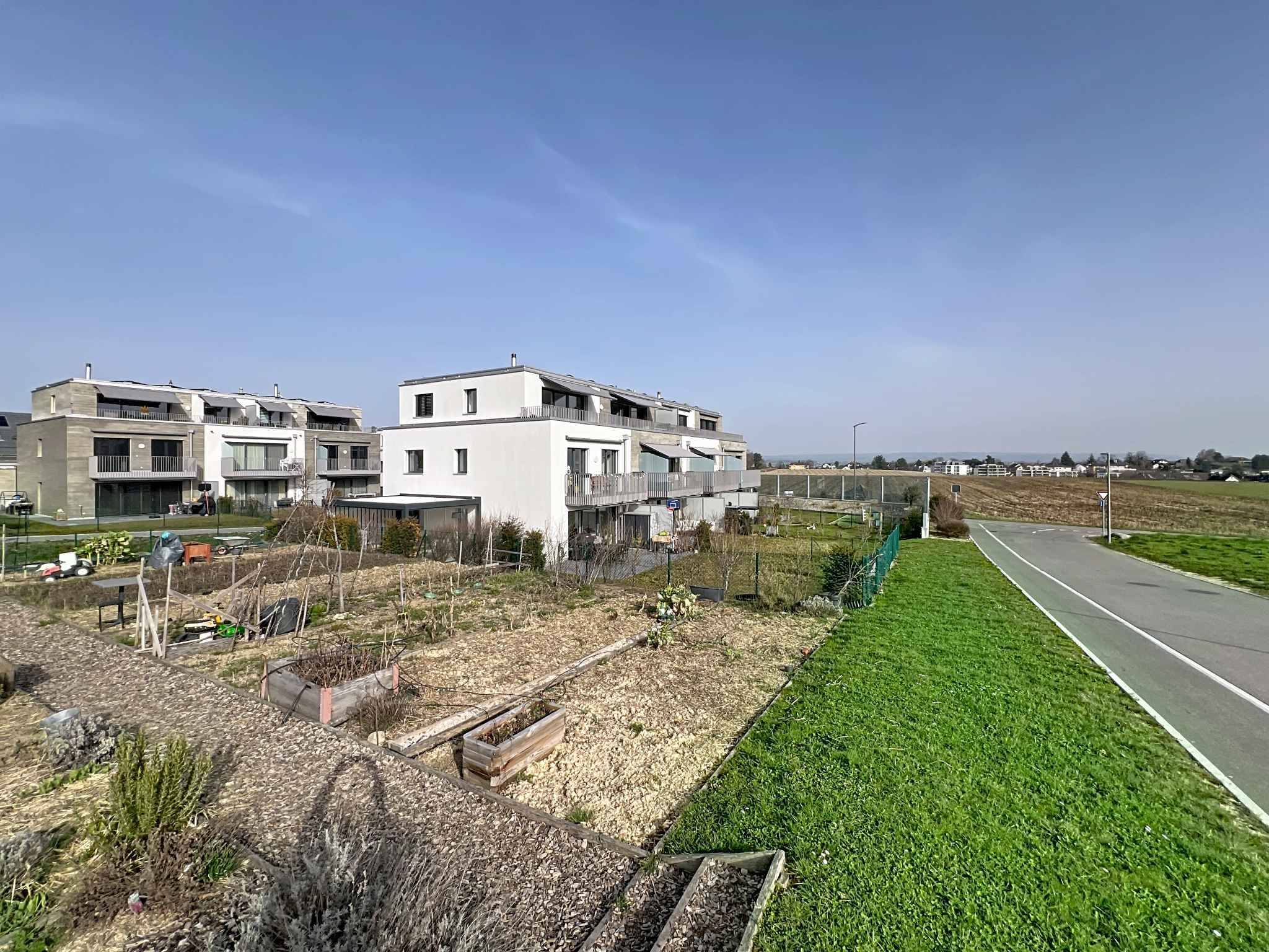 Exclusif: Spacieux attique de 3.5 pièces avec balcon et vue lac
