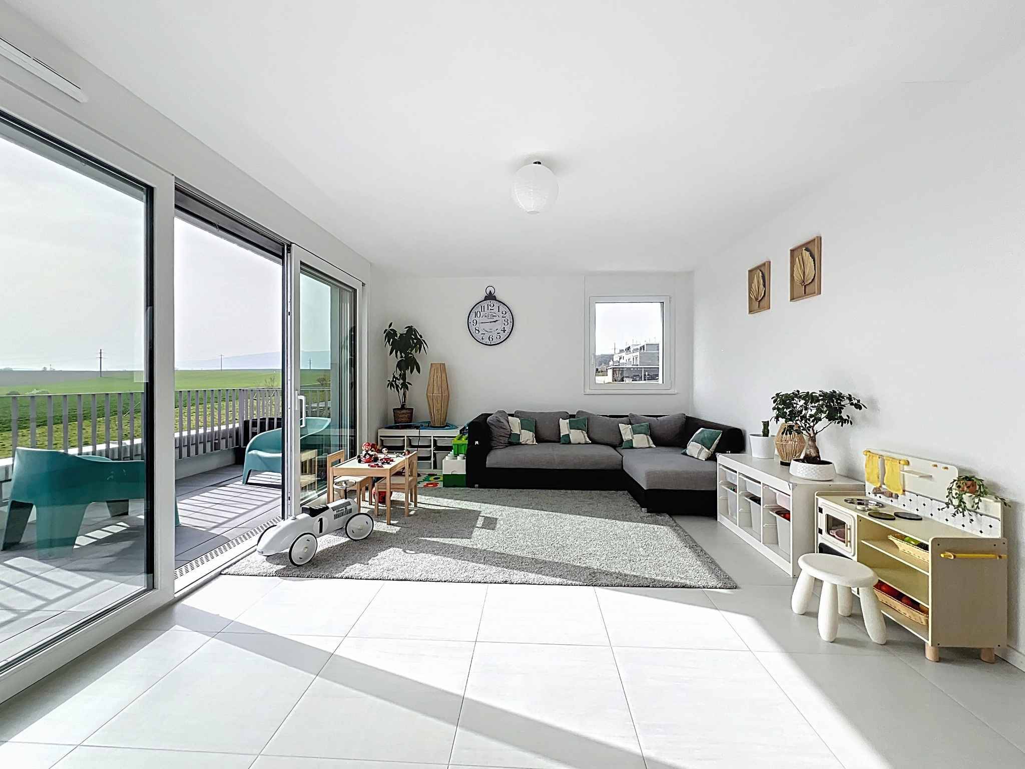 Exclusif: Spacieux attique de 3.5 pièces avec balcon et vue lac