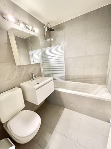 Appartement à louer 8 pièces à 1206 Genève - Genève