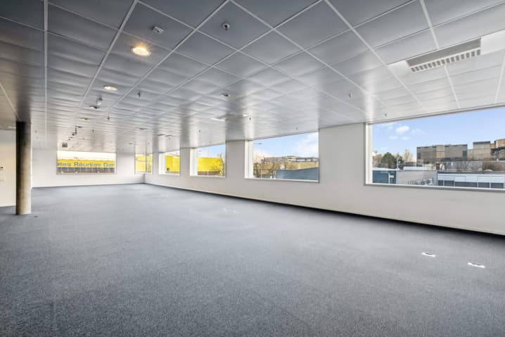 Commercial à louer à 1228 Plan-les-Ouates - Genève