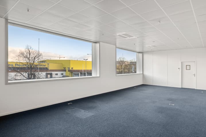 Commercial à louer à 1228 Plan-les-Ouates - Genève