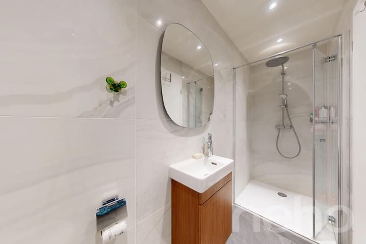 Maison à vendre 6.5 pièces à 1272 Genolier - Vaud