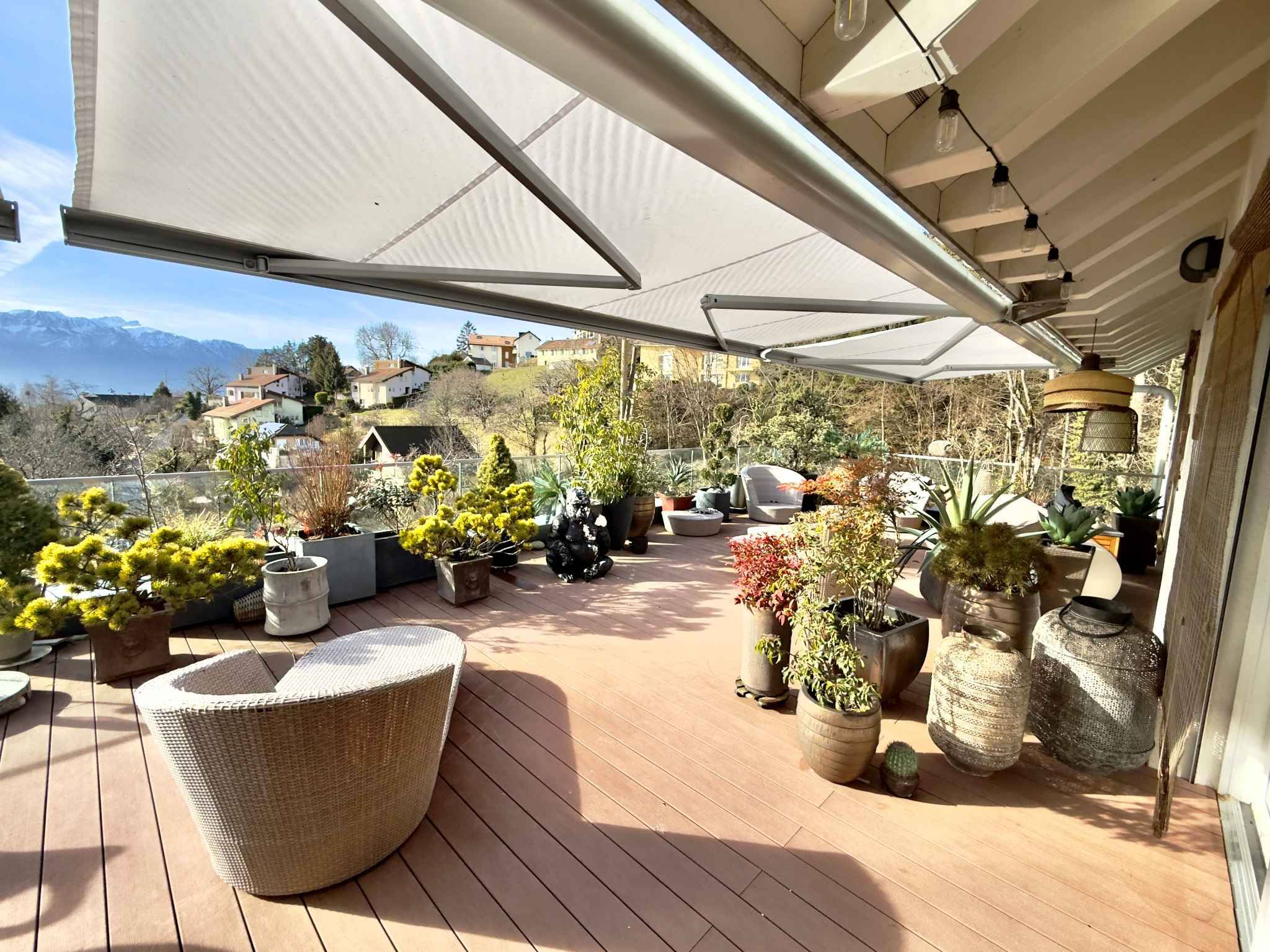 Magnifique attique en duplex avec vue imprenable sur le lac