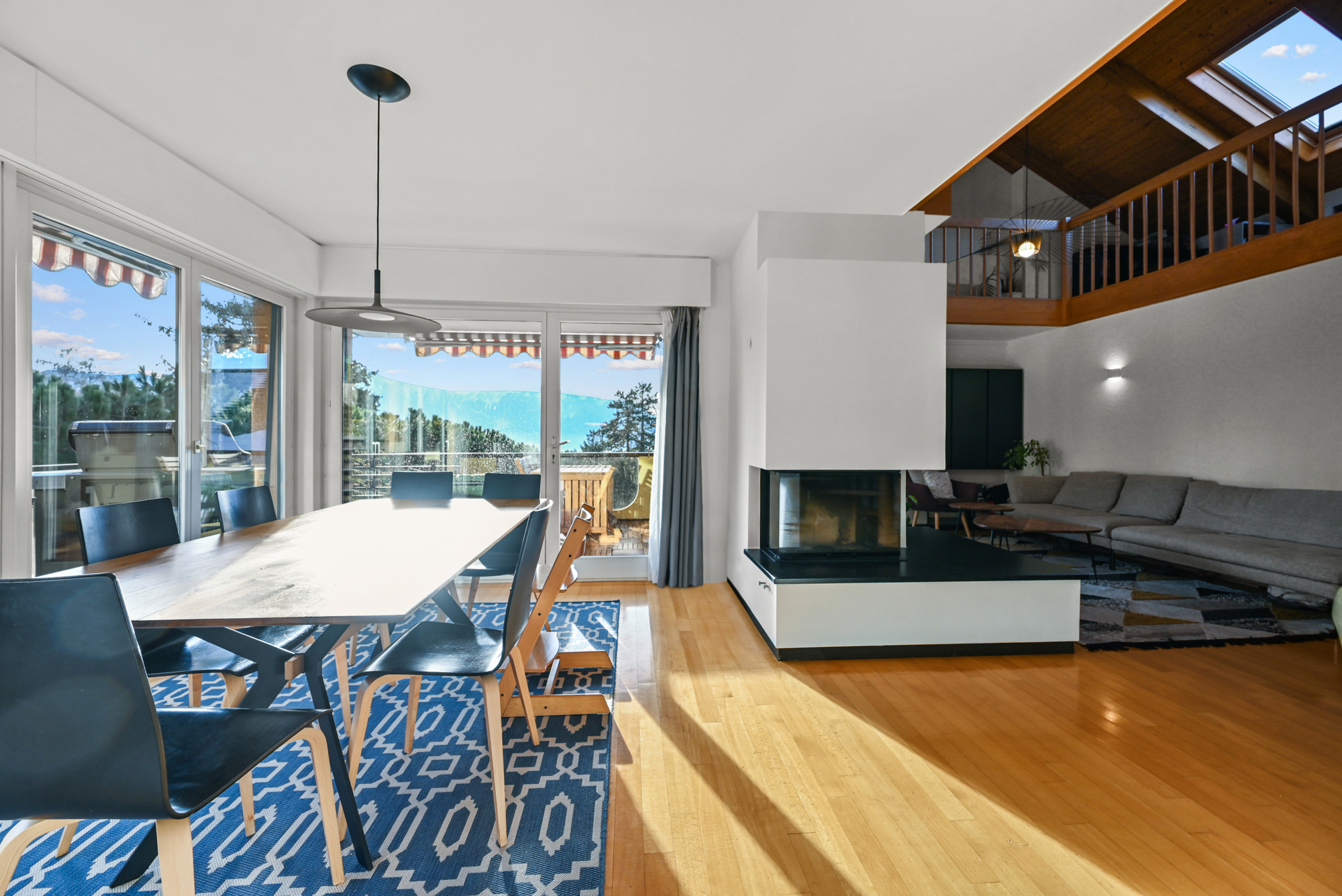 MONTREUX - MAGNIFIQUE ATTIQUE EN DUPLEX DE 6.5 PIECES