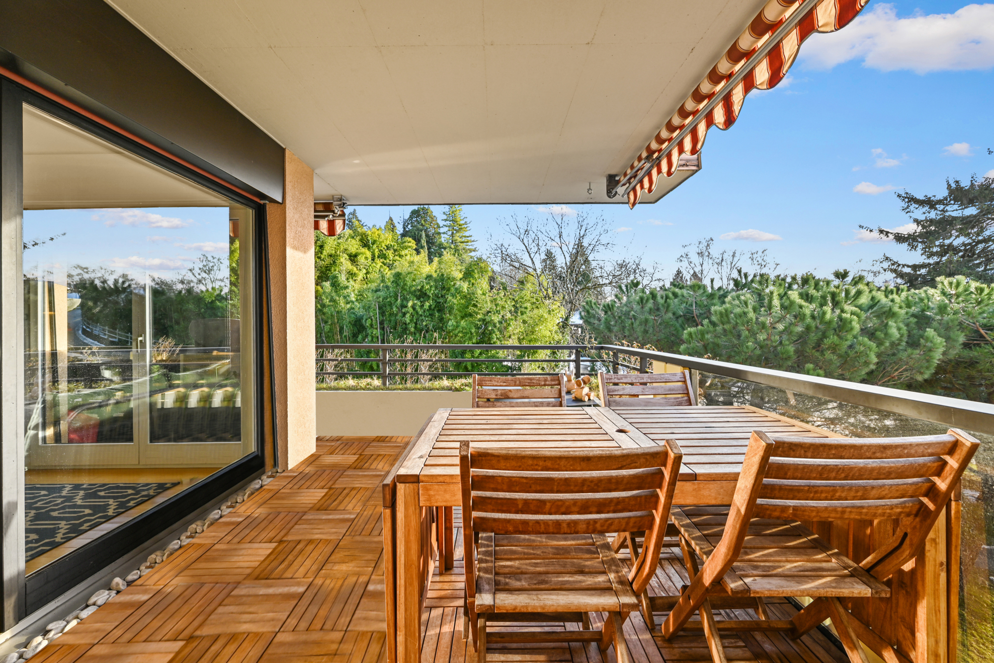 MONTREUX - MAGNIFIQUE ATTIQUE EN DUPLEX DE 6.5 PIECES