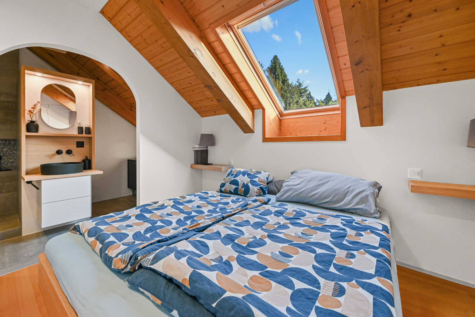MONTREUX - MAGNIFIQUE ATTIQUE EN DUPLEX DE 6.5 PIECES