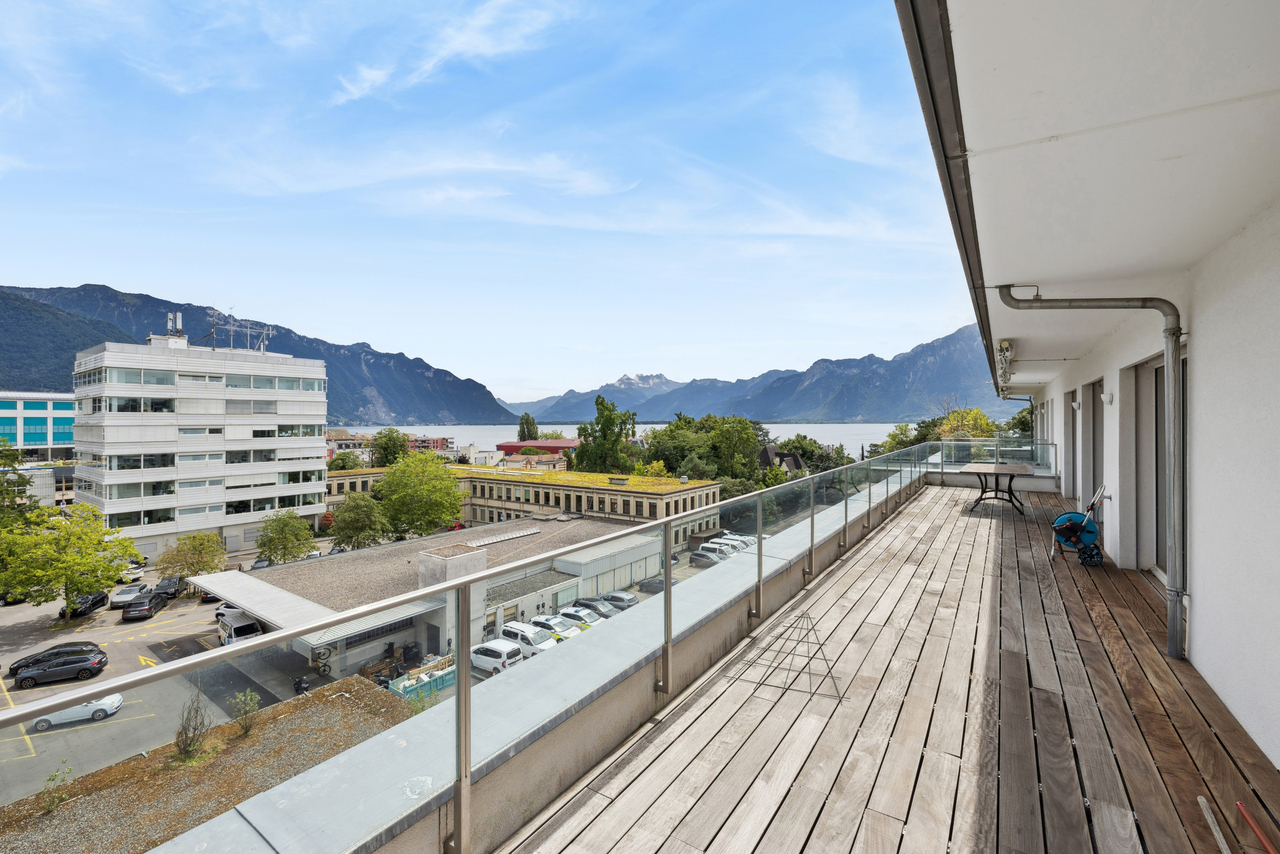 Splendide attique avec vaste terrasse et vue sur le Lac