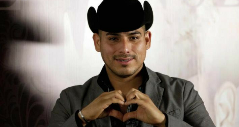 Espinoza Paz sigue los pasos de Julión y sorprende a sus fans