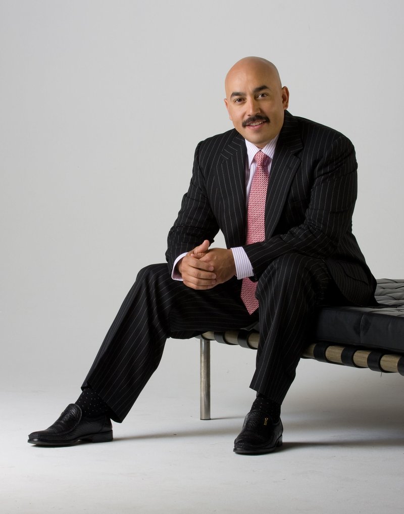 Lupillo molesto porque no lo invitaron a la fiesta de su mamá.