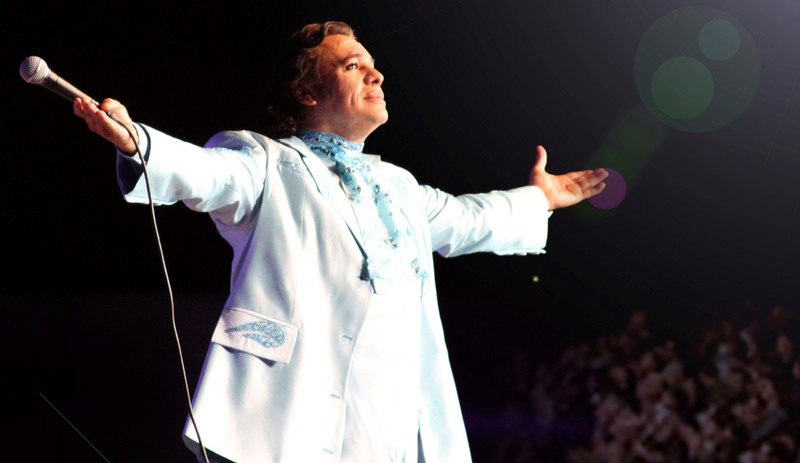 Juan Gabriel se queda sin aire durante presentación