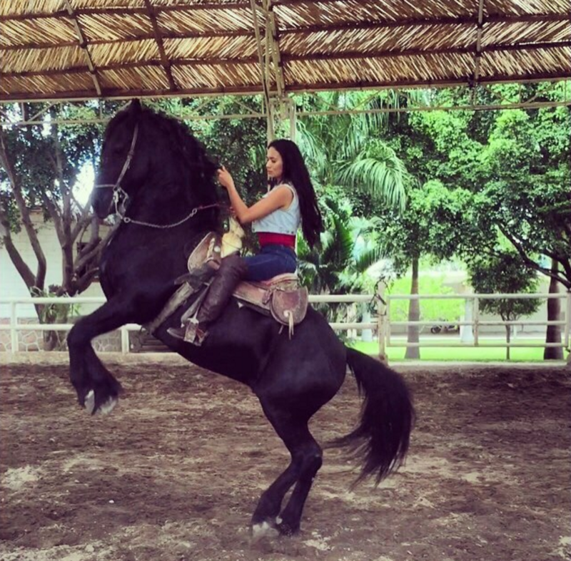 ¿Hija de Joan Sebastian futura cantante y reina del jaripeo?