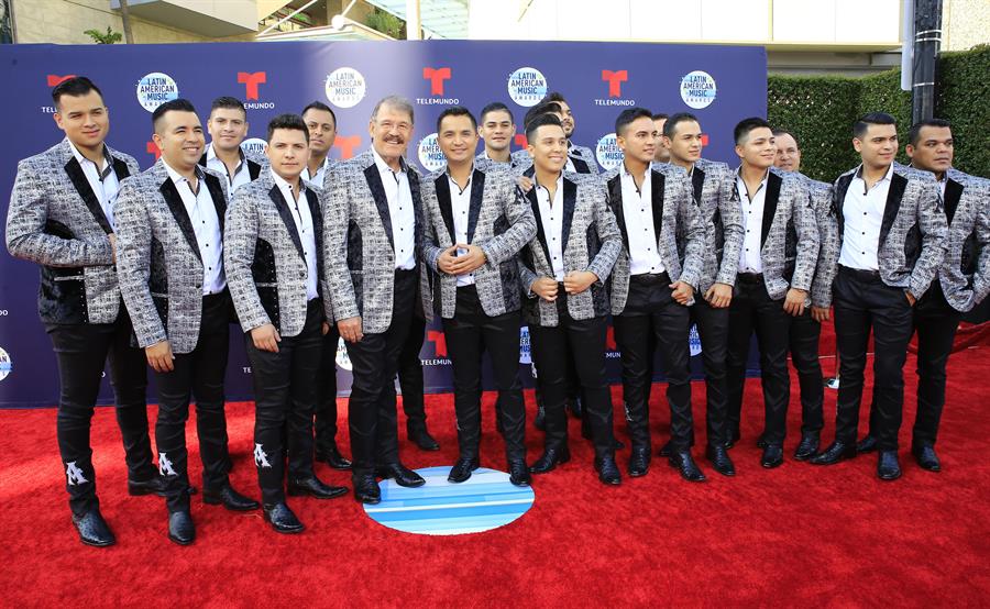 La Arrolladora Banda el Limón