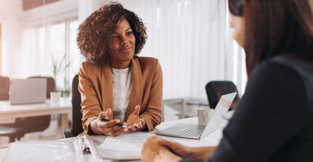 The Legal Requirements for Providing Pay Stubs to Contractors