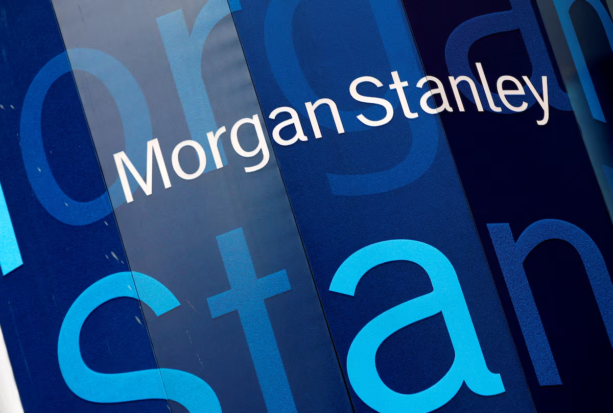 摩根士丹利（Morgan Stanley）分析多從零組件成本膨脹的角度切入，強調 2 奈米製程晶圓價格、複雜的封裝技術，以及近期全球快閃記憶體價格走勢對產品毛利的影響。