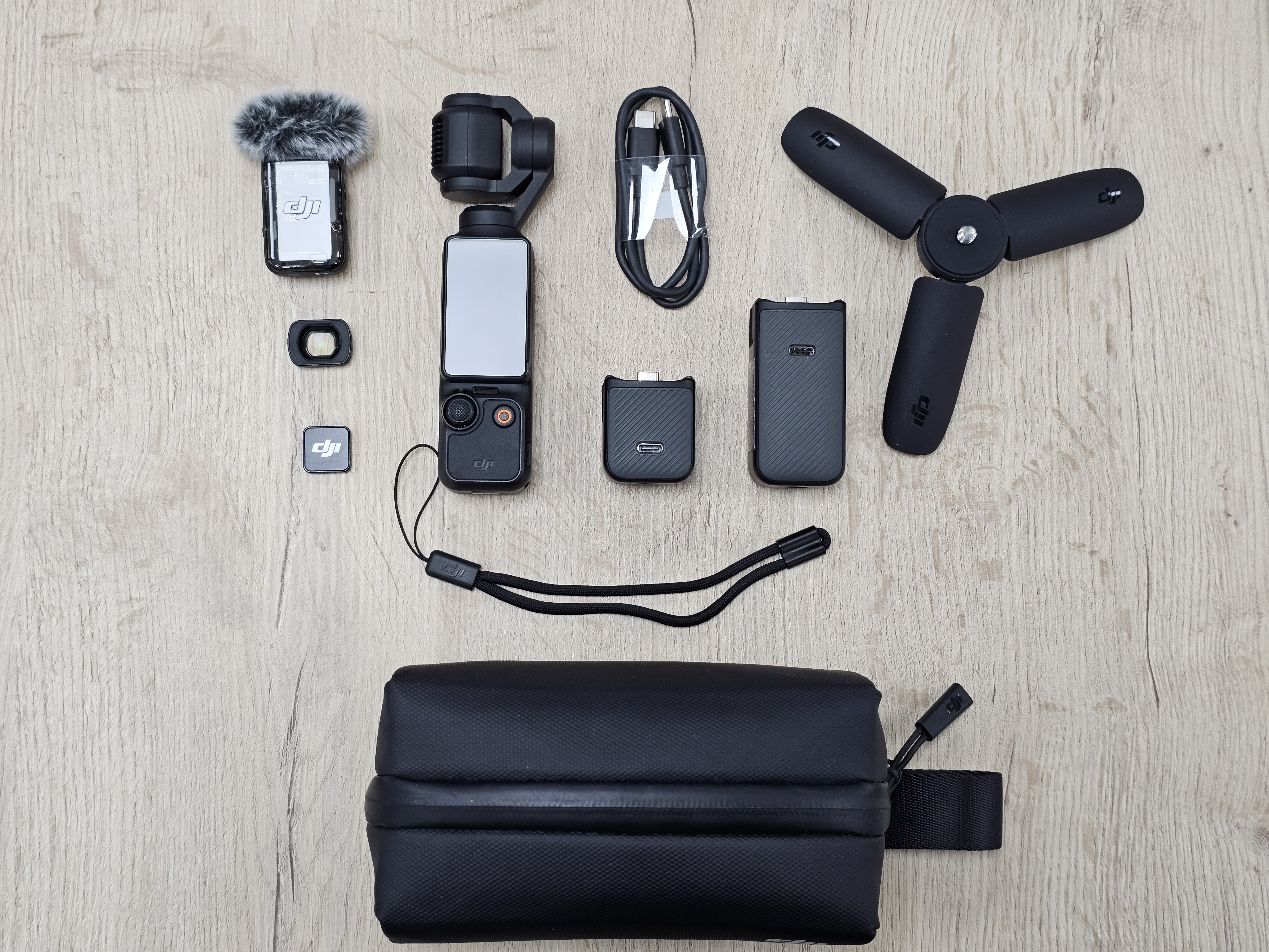 DJI Osmo Pocket 3 全能套裝，提供麥克風、腳架、廣角鏡等進階專業攝影設備