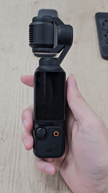 DJI Osmo Pocket 3 配備2吋的旋轉螢幕，實測只需兩秒即可快速開始錄影