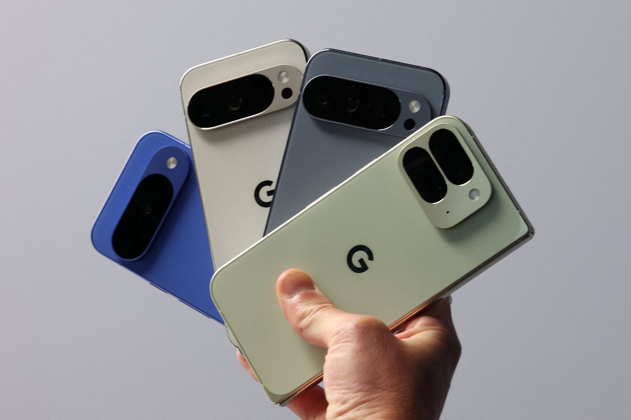 Pixel 11 系列將延續近年偏向自然、低彩度的配色風格，降低過去鮮豔色系的比例，顏色包含午夜迷霧、桃紅色、亮銀色、苔蘚綠。