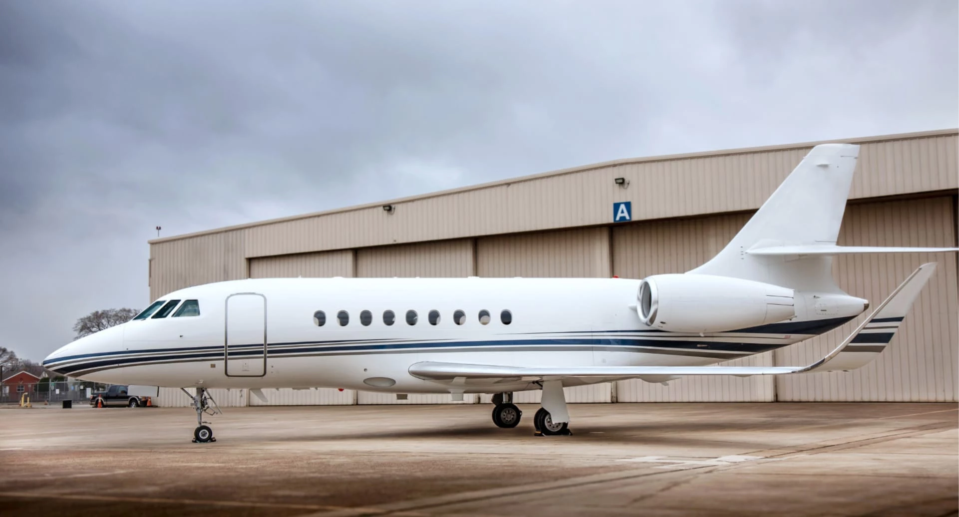 Dassault Falcon 2000LX5424 Thumbnail