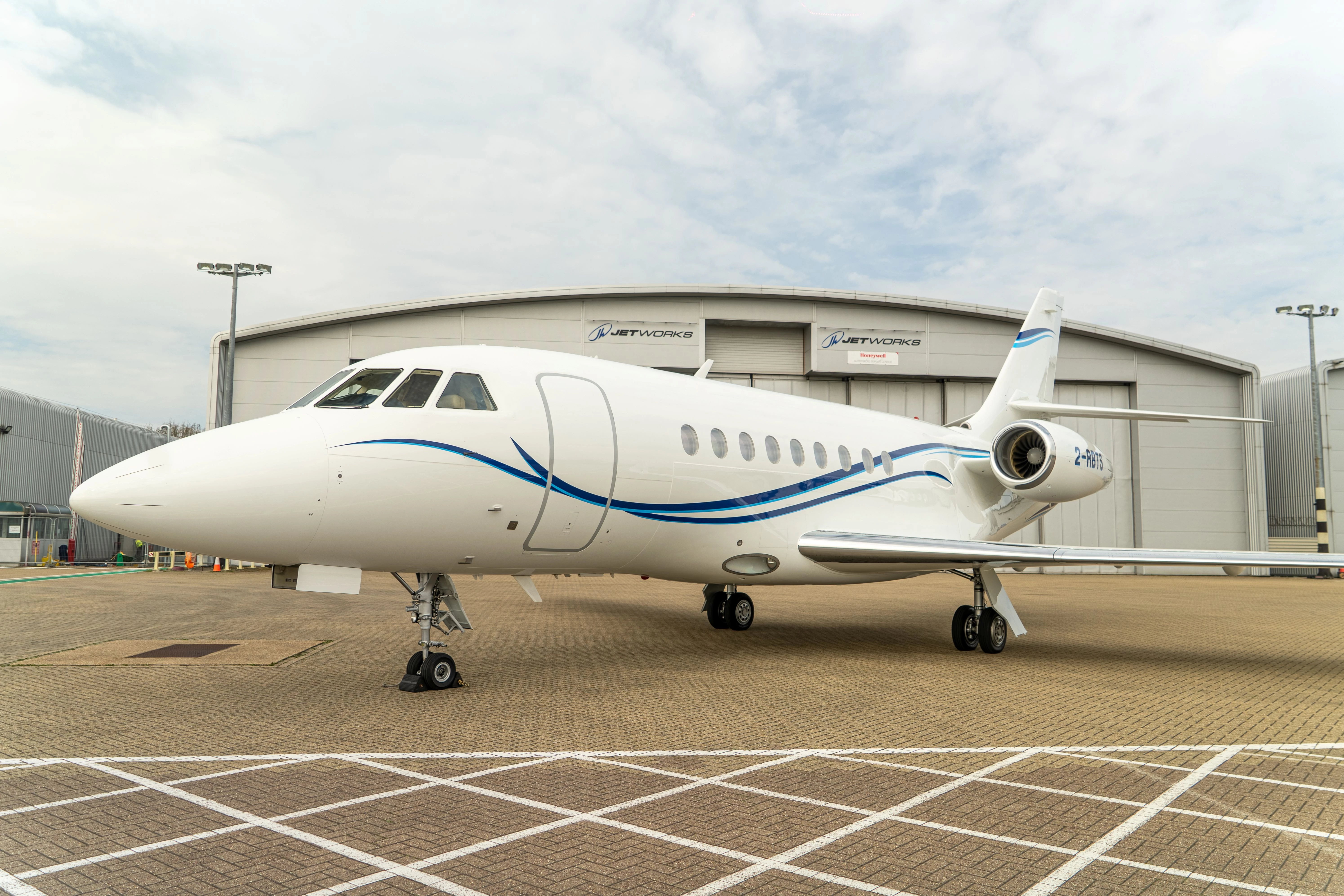 Dassault Falcon 2000LX2920 Thumbnail